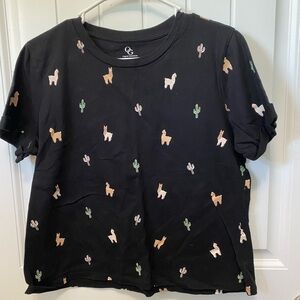 Organic Generation cuffed short sleeve shirt. Size Large. Llama and cactus